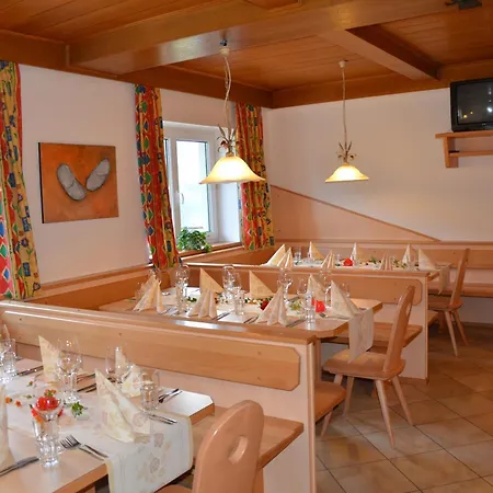 Hostel In-ski Out - Gaestehaeuser - Wallegghof Christianhof Saalbach-Hinterglemm