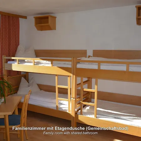 In-ski Out - Gaestehaeuser - Wallegghof Christianhof Hostel