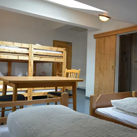 In-ski Out - Gaestehaeuser - Wallegghof Christianhof Hostel *