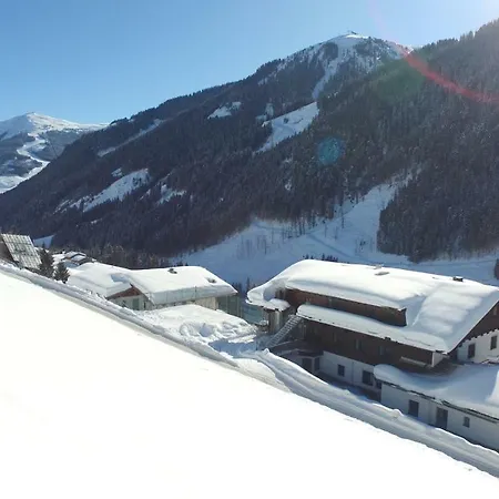 Hostel In-ski Out - Gaestehaeuser - Wallegghof Christianhof